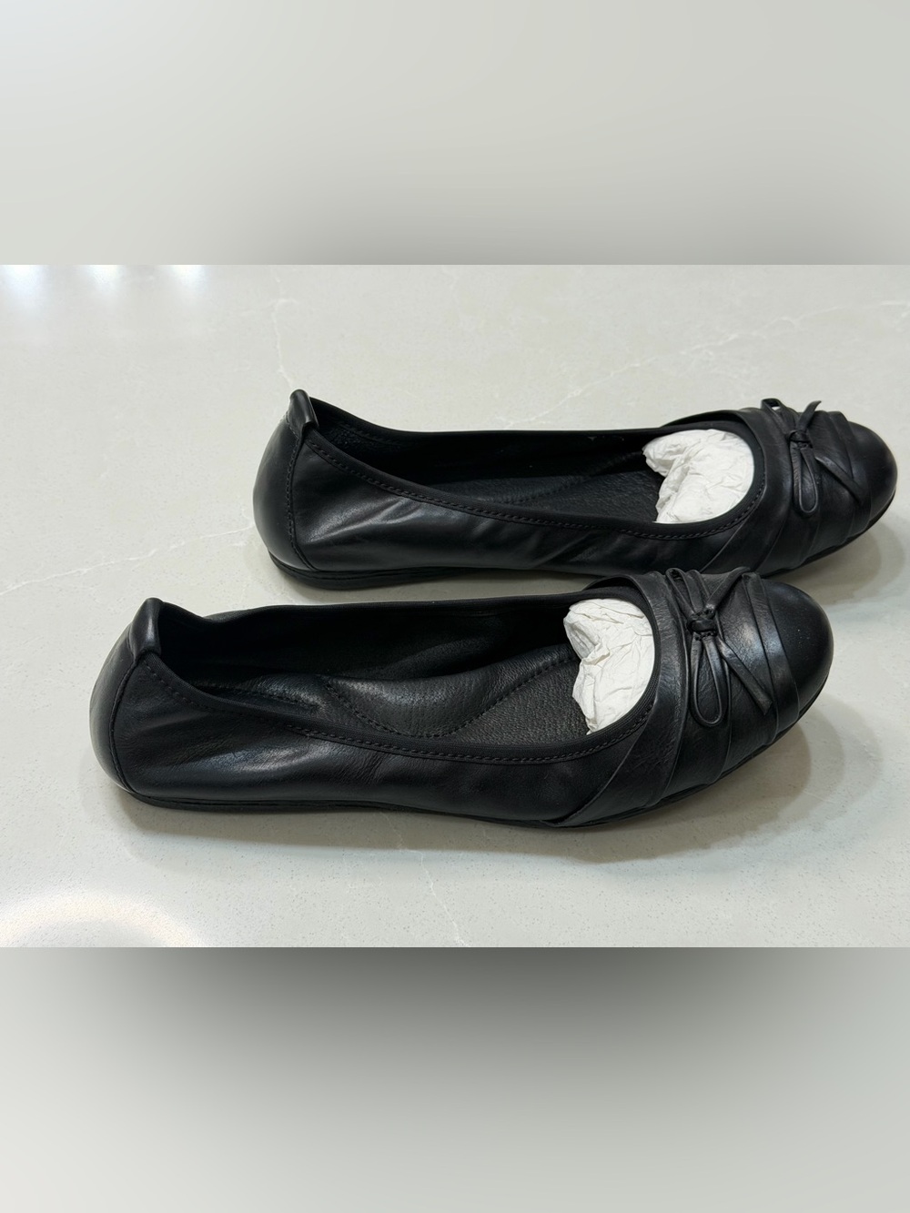 Børn Chelan Black Leather Ballet Flats Ruched Bow Comfort Classic Size 8.5M
